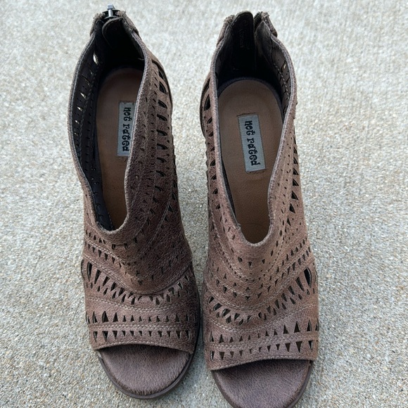 🎉Like New! Not Rated Chunky Sandals - Picture 2 of 4